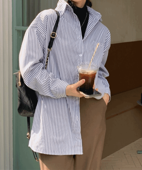 [꾸안꾸룩] 배색 스트라이프 카라 오버핏 긴팔 롱셔츠 2color